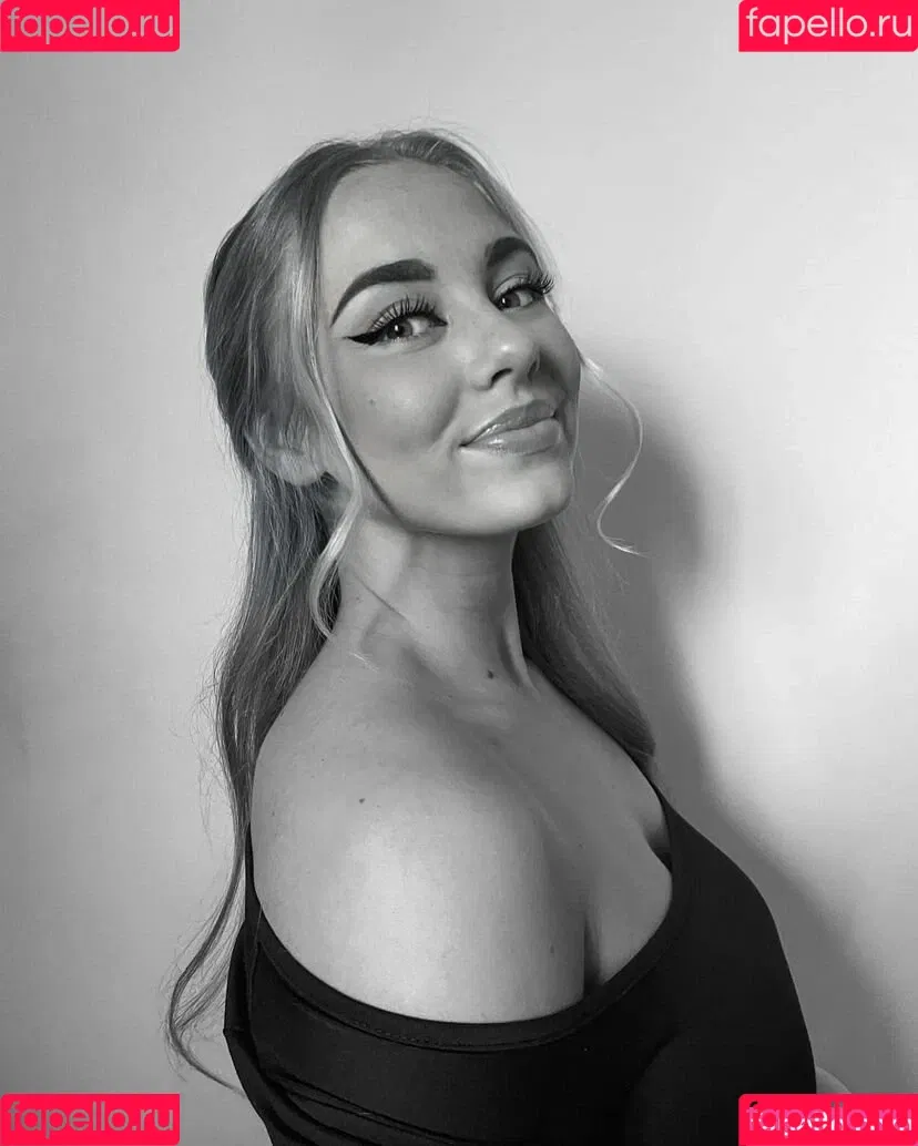 Sophie Riedemann / Sophuckingone / _sophieriedemann / https: Onlyfans Photo Gallery 