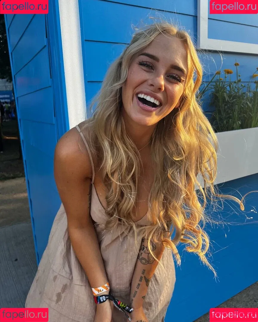 Sophie Riedemann / Sophuckingone / _sophieriedemann / https: Onlyfans Photo Gallery 