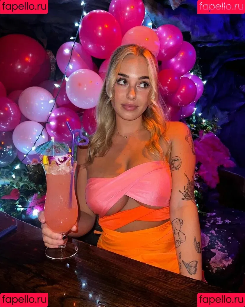 Sophie Riedemann / Sophuckingone / _sophieriedemann / https: Onlyfans Photo Gallery 