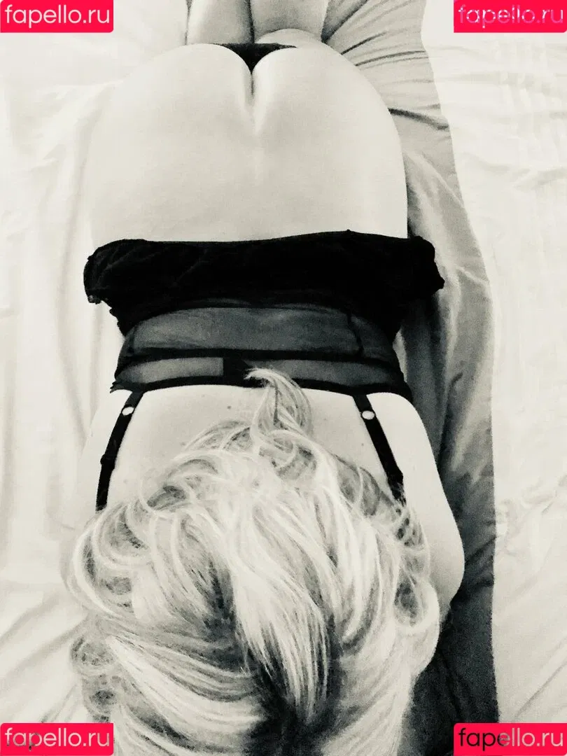 Momma Michelle / fetish-mommy / michelle_ebnet_fanpage Onlyfans Photo Gallery 