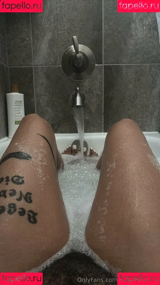 Omgitsbratch / queenbratch Onlyfans Photo Gallery 