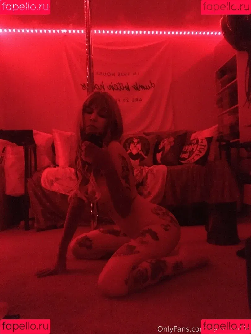 c0meonaileen / c0meoneileen Onlyfans Photo Gallery 