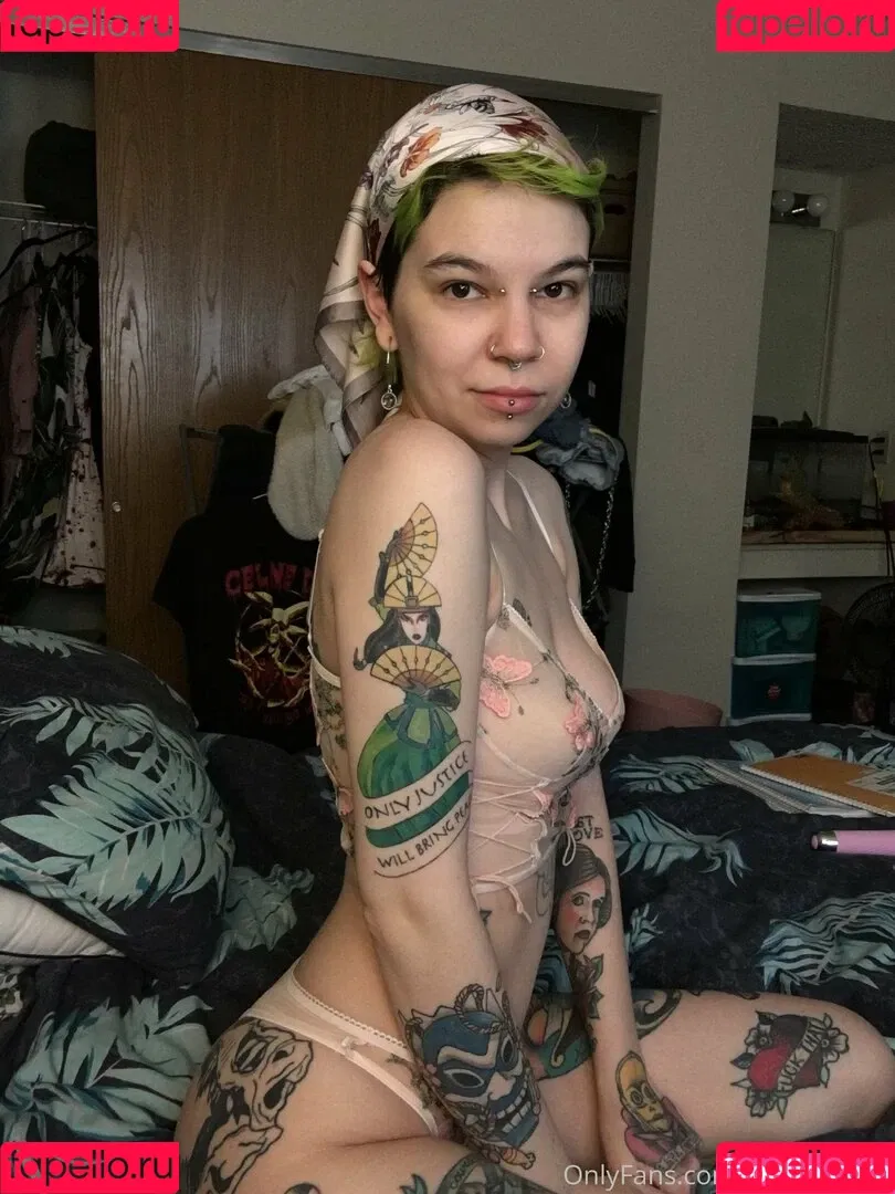 c0meonaileen / c0meoneileen Onlyfans Photo Gallery 