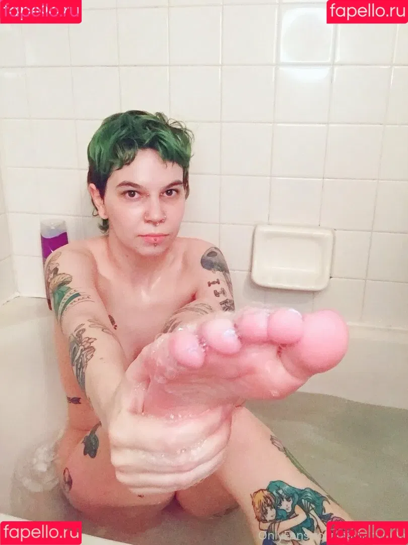 c0meonaileen / c0meoneileen Onlyfans Photo Gallery 