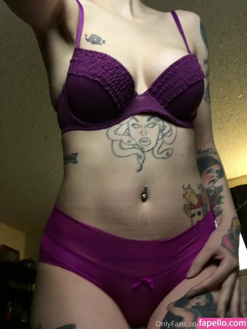 c0meonaileen / c0meoneileen Onlyfans Photo Gallery 