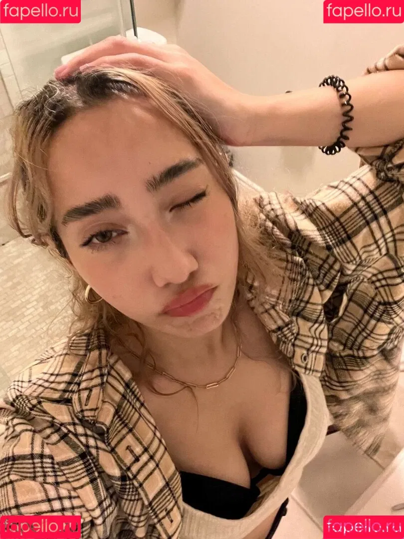 Sabrina Pezeshkian / sabababaroo / sabadabadoodle Onlyfans Photo Gallery 