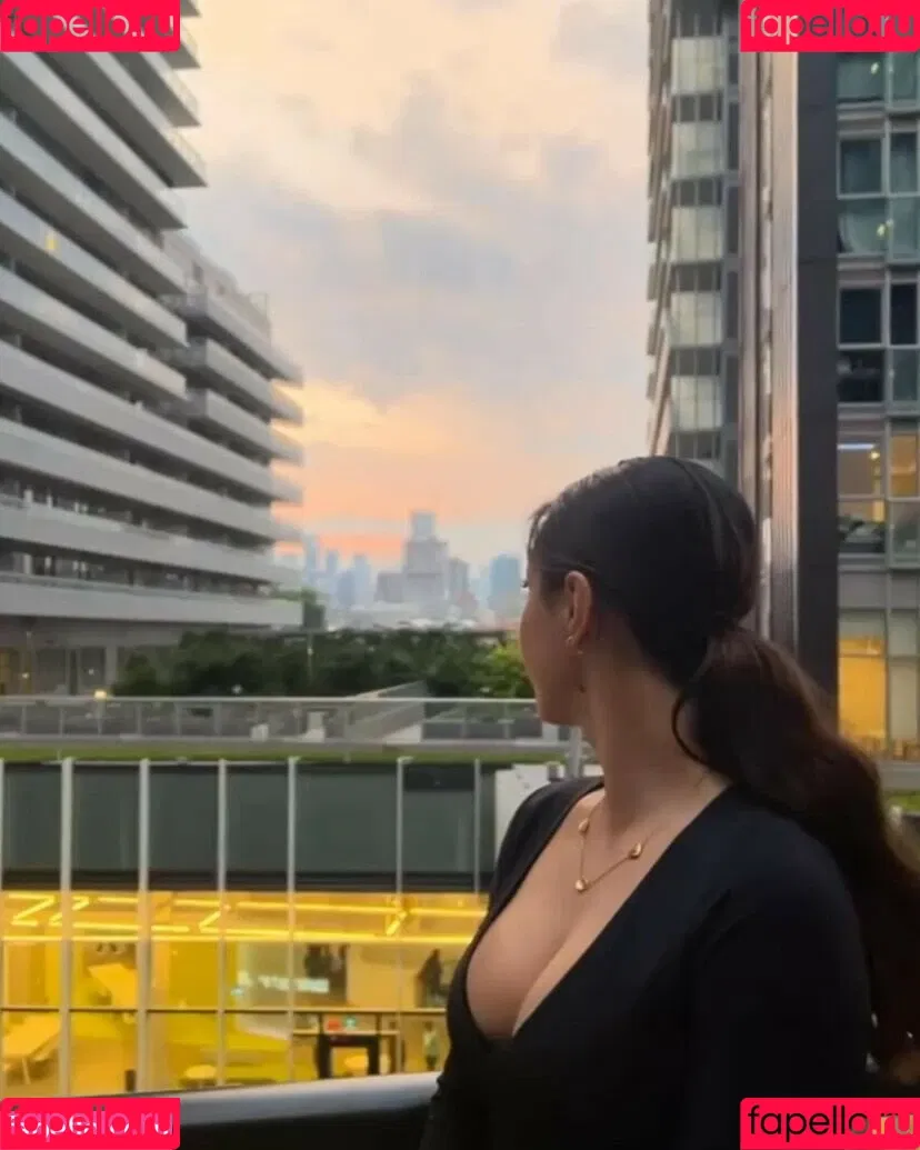 Sabrina Pezeshkian / sabababaroo / sabadabadoodle Onlyfans Photo Gallery 