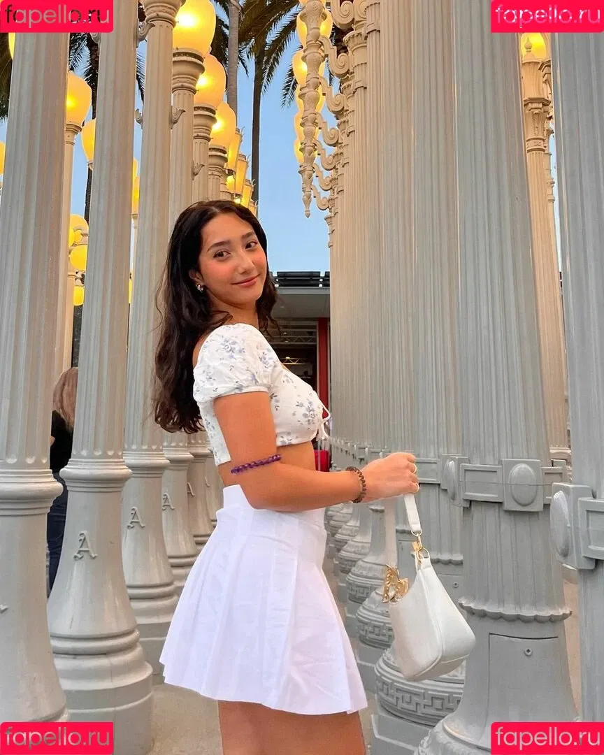 Sabrina Pezeshkian / sabababaroo / sabadabadoodle Onlyfans Photo Gallery 
