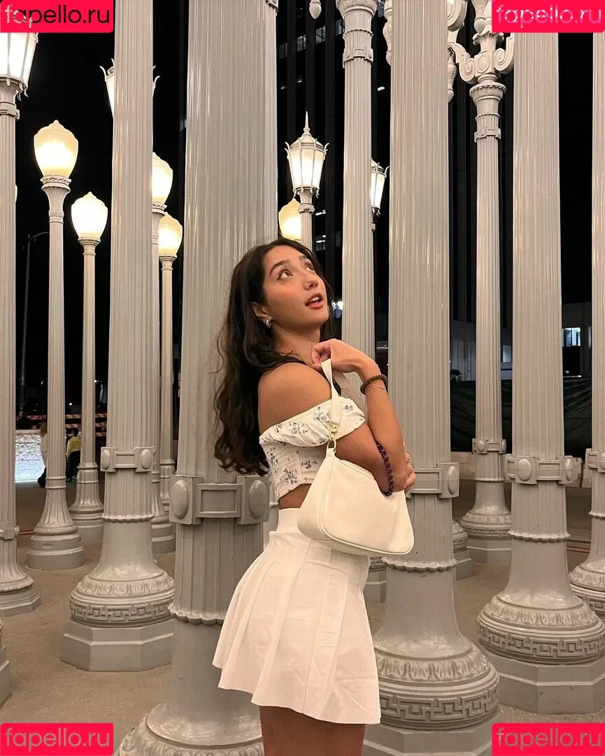Sabrina Pezeshkian / sabababaroo / sabadabadoodle Onlyfans Photo Gallery 