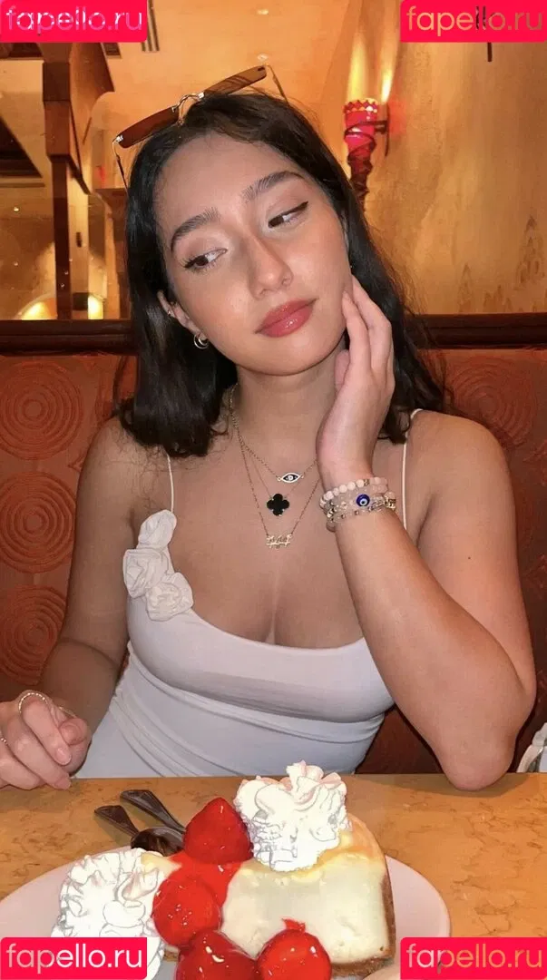 Sabrina Pezeshkian / sabababaroo / sabadabadoodle Onlyfans Photo Gallery 