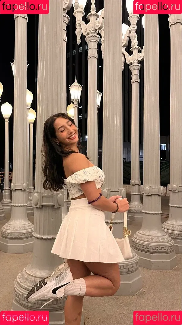 Sabrina Pezeshkian / sabababaroo / sabadabadoodle Onlyfans Photo Gallery 