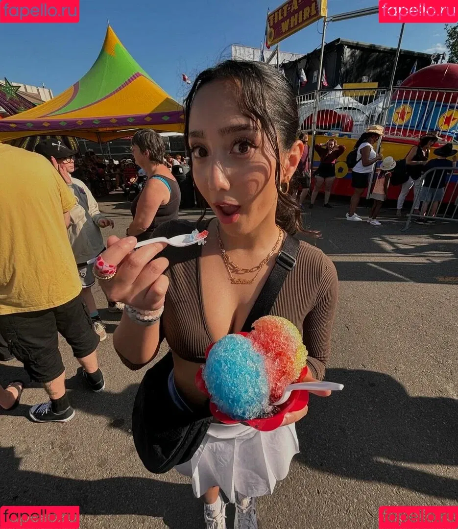 Sabrina Pezeshkian / sabababaroo / sabadabadoodle Onlyfans Photo Gallery 