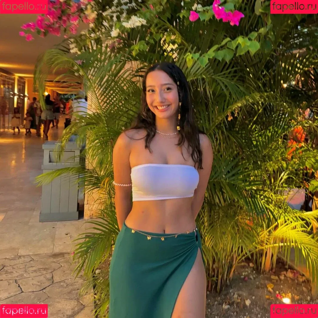 Sabrina Pezeshkian / sabababaroo / sabadabadoodle Onlyfans Photo Gallery 