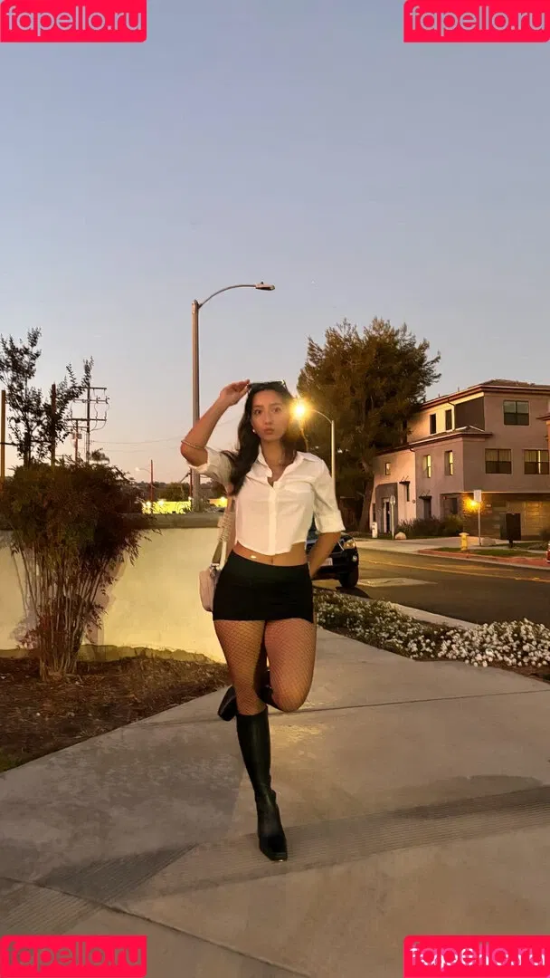 Sabrina Pezeshkian / sabababaroo / sabadabadoodle Onlyfans Photo Gallery 