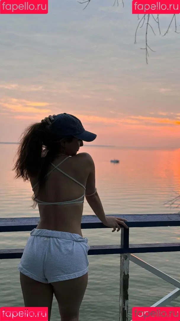 Sabrina Pezeshkian / sabababaroo / sabadabadoodle Onlyfans Photo Gallery 