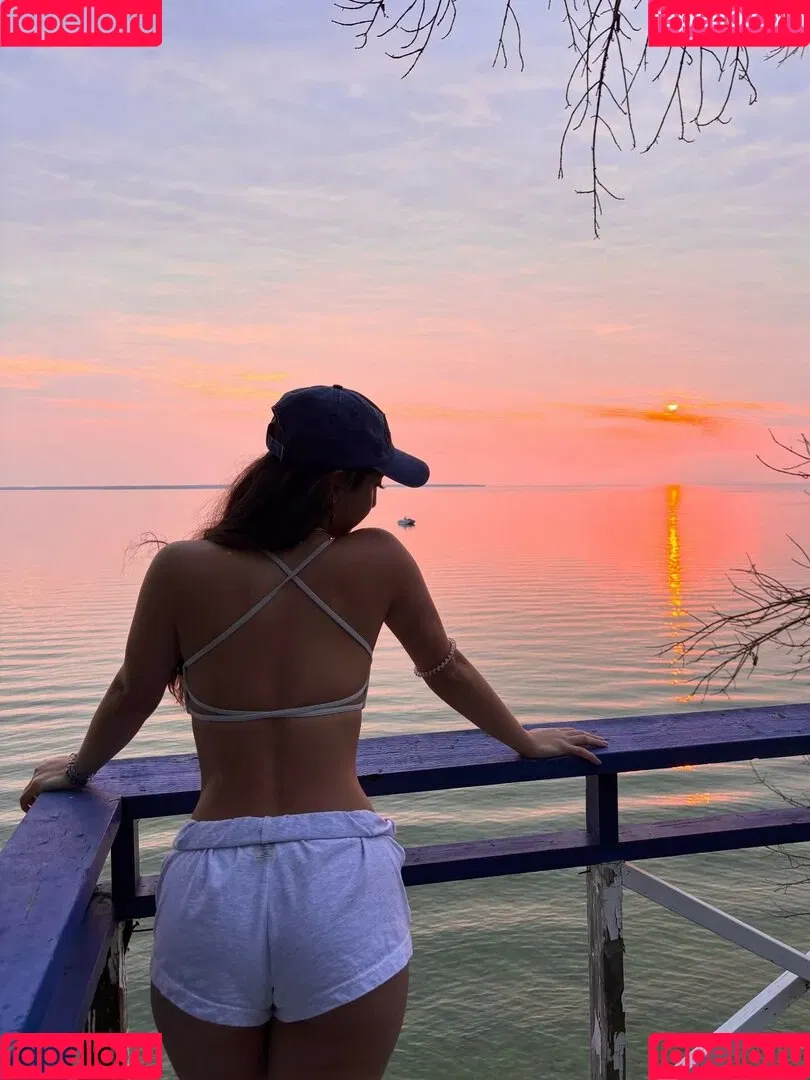 Sabrina Pezeshkian / sabababaroo / sabadabadoodle Onlyfans Photo Gallery 