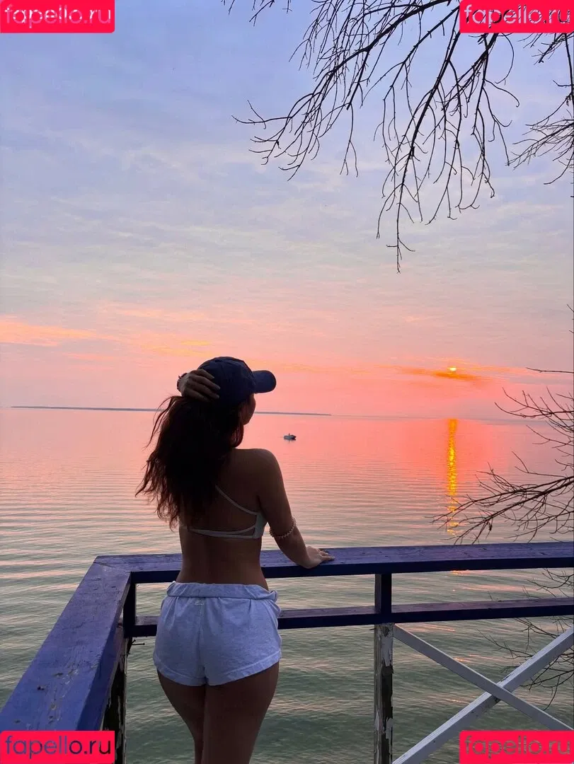 Sabrina Pezeshkian / sabababaroo / sabadabadoodle Onlyfans Photo Gallery 