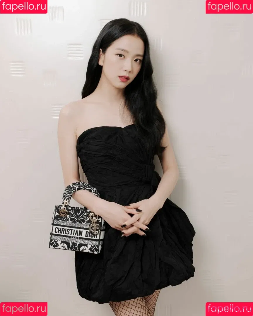 BLACKPINK / Jisoo / qenshizu / sooyaaa__ Onlyfans Photo Gallery 