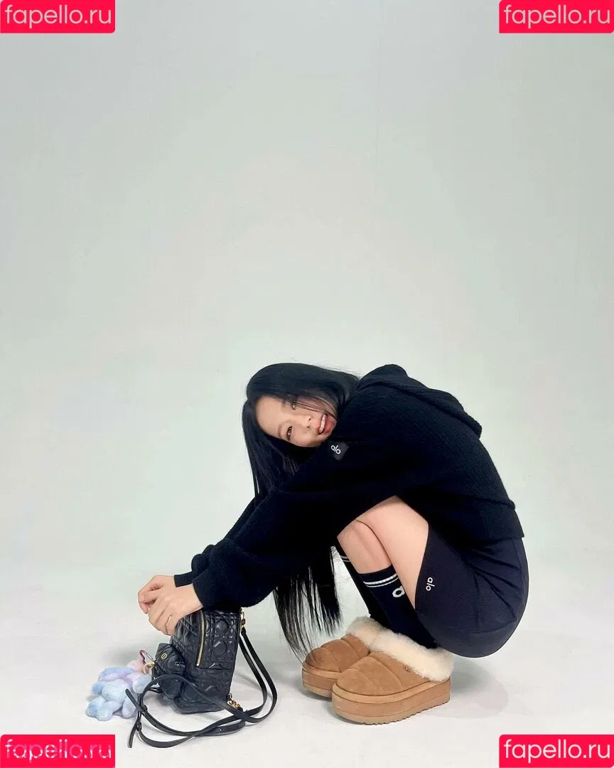 BLACKPINK / Jisoo / qenshizu / sooyaaa__ Onlyfans Photo Gallery 