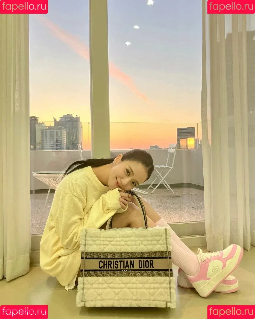 BLACKPINK / Jisoo / qenshizu / sooyaaa__ Onlyfans Photo Gallery 