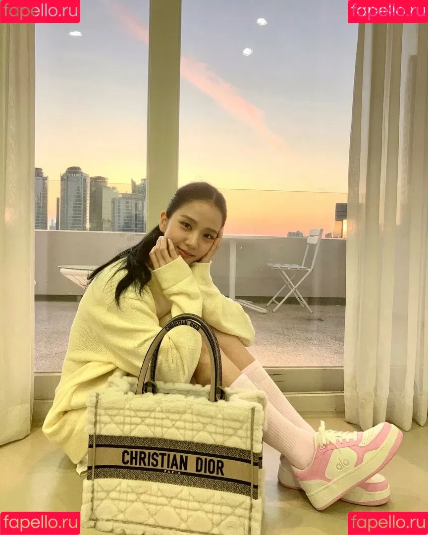 BLACKPINK / Jisoo / qenshizu / sooyaaa__ Onlyfans Photo Gallery 