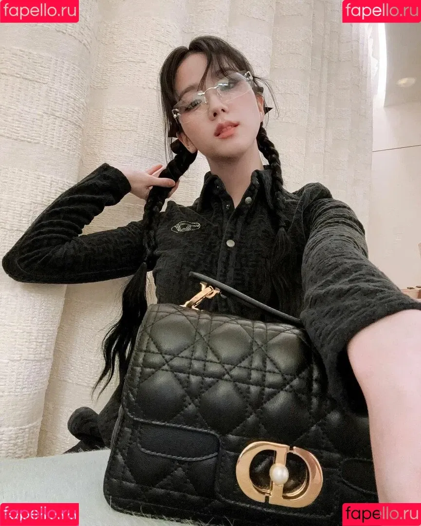 BLACKPINK / Jisoo / qenshizu / sooyaaa__ Onlyfans Photo Gallery 