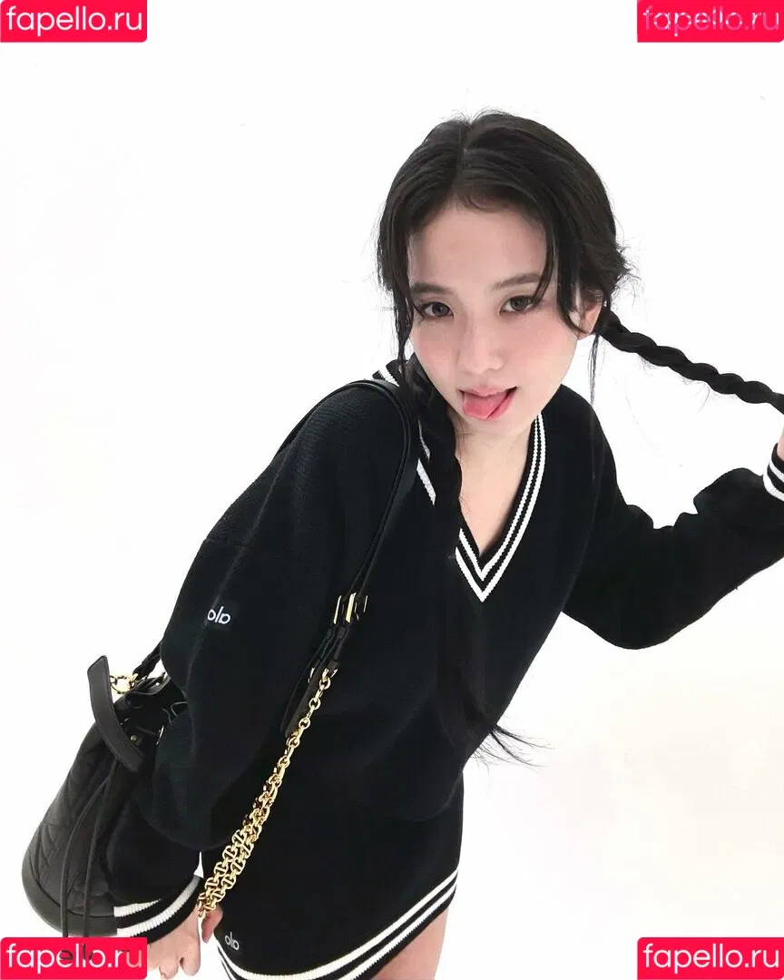 BLACKPINK / Jisoo / qenshizu / sooyaaa__ Onlyfans Photo Gallery 