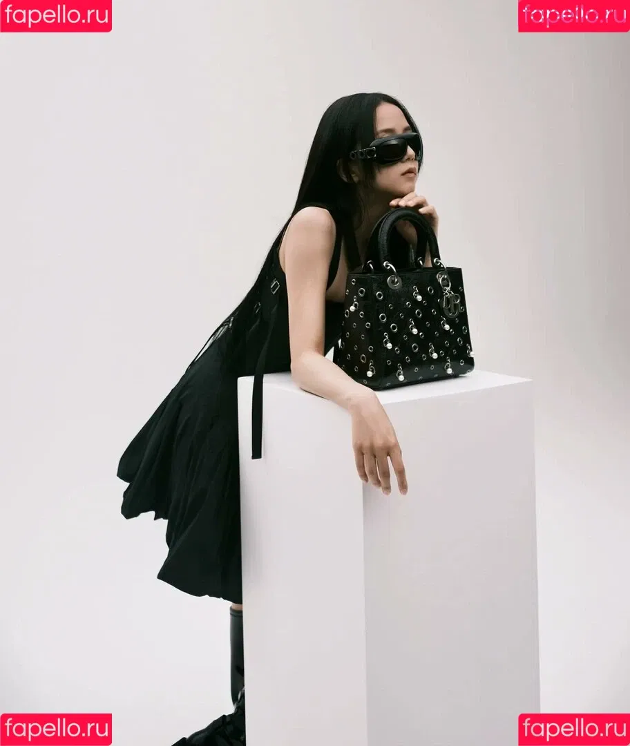 BLACKPINK / Jisoo / qenshizu / sooyaaa__ Onlyfans Photo Gallery 