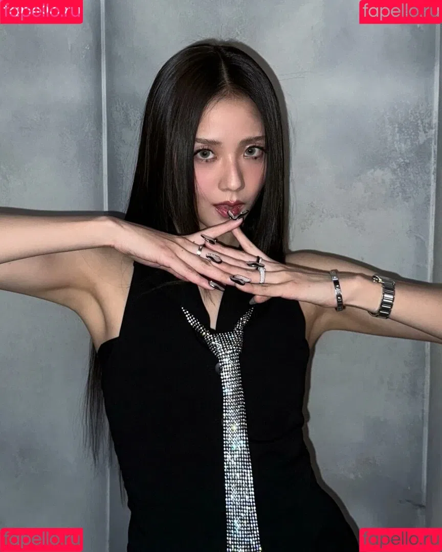 BLACKPINK / Jisoo / qenshizu / sooyaaa__ Onlyfans Photo Gallery 