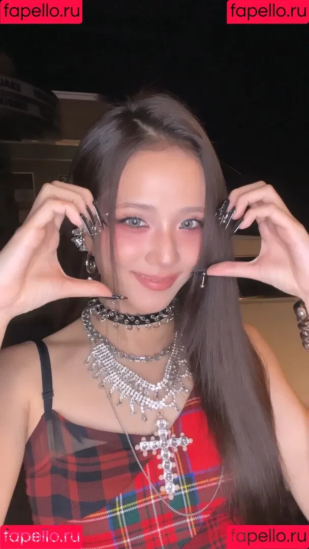 BLACKPINK / Jisoo / qenshizu / sooyaaa__ Onlyfans Photo Gallery 