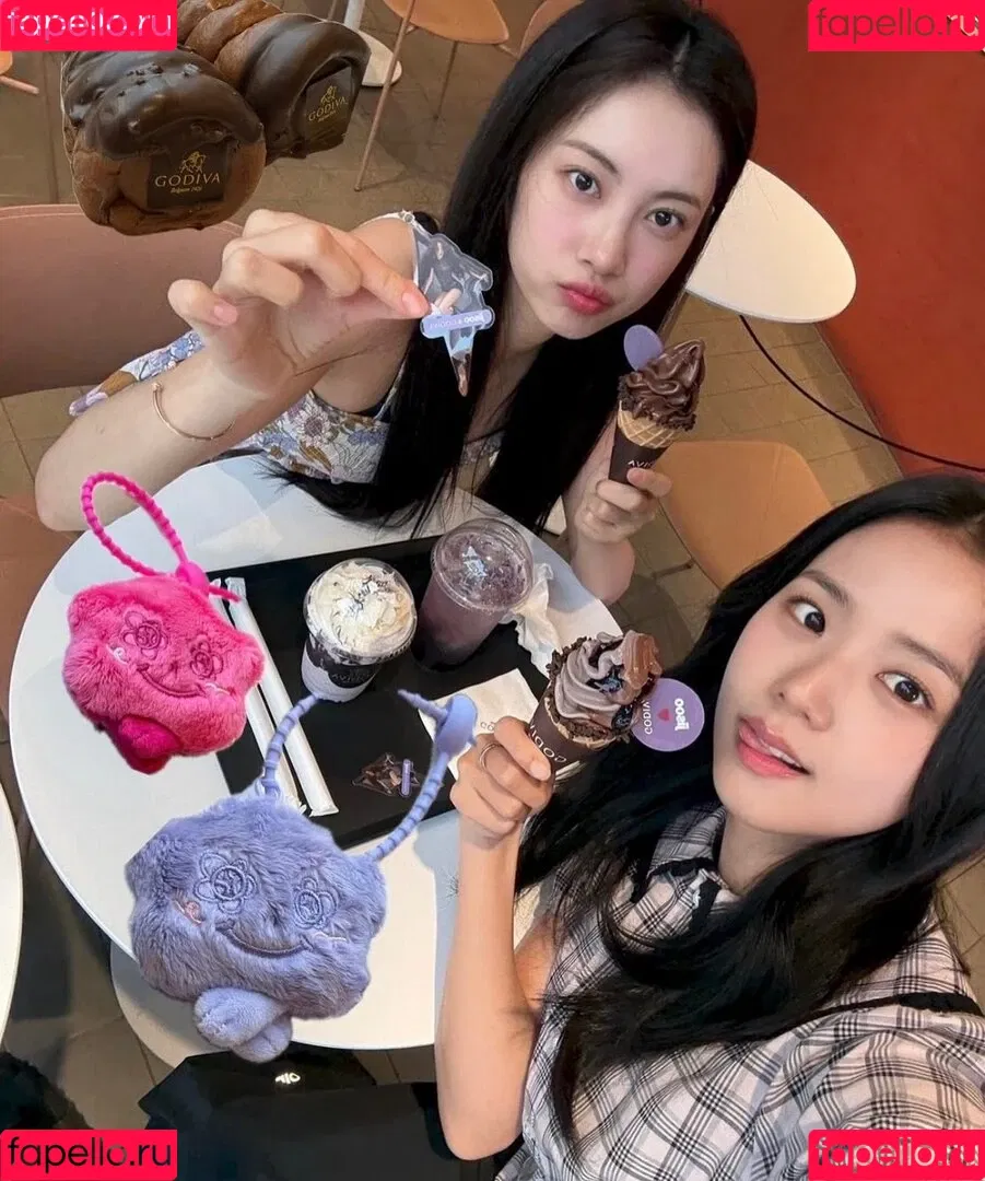 BLACKPINK / Jisoo / qenshizu / sooyaaa__ Onlyfans Photo Gallery 