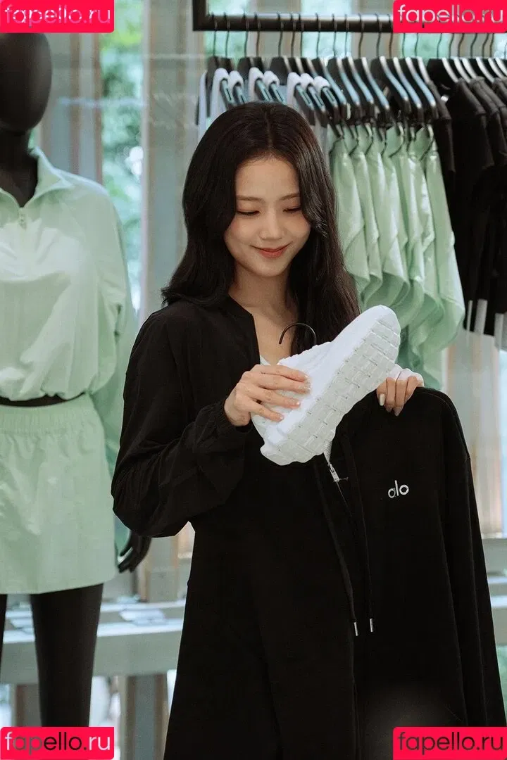 BLACKPINK / Jisoo / qenshizu / sooyaaa__ Onlyfans Photo Gallery 
