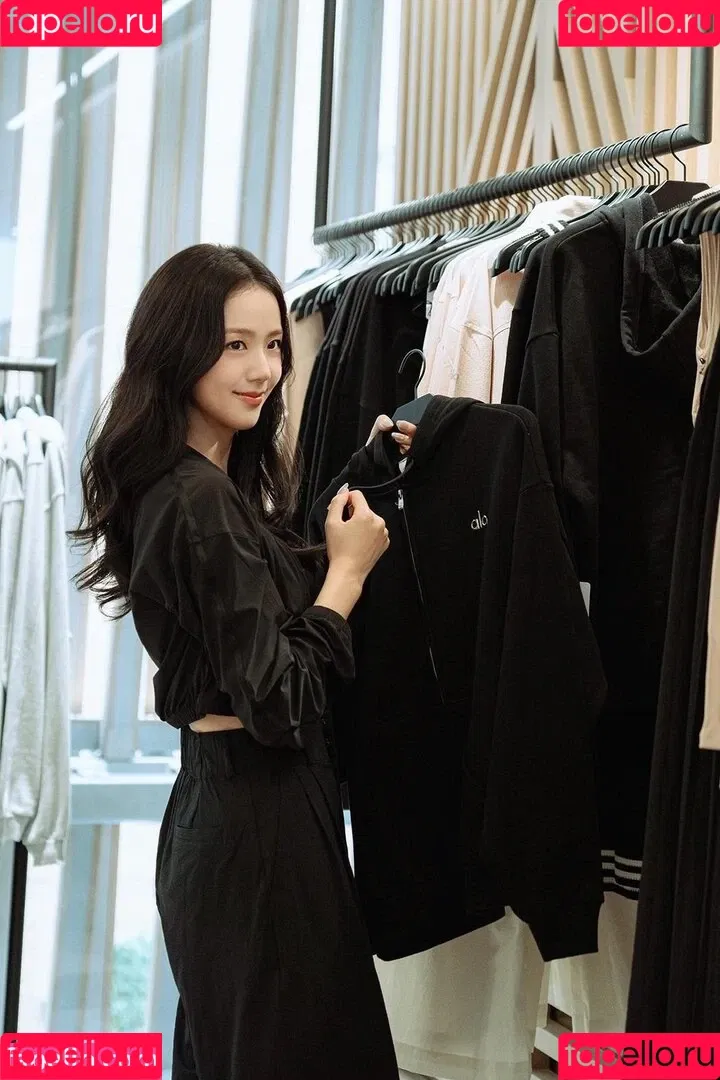 BLACKPINK / Jisoo / qenshizu / sooyaaa__ Onlyfans Photo Gallery 