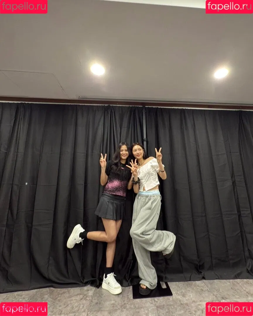BLACKPINK / Jisoo / qenshizu / sooyaaa__ Onlyfans Photo Gallery 