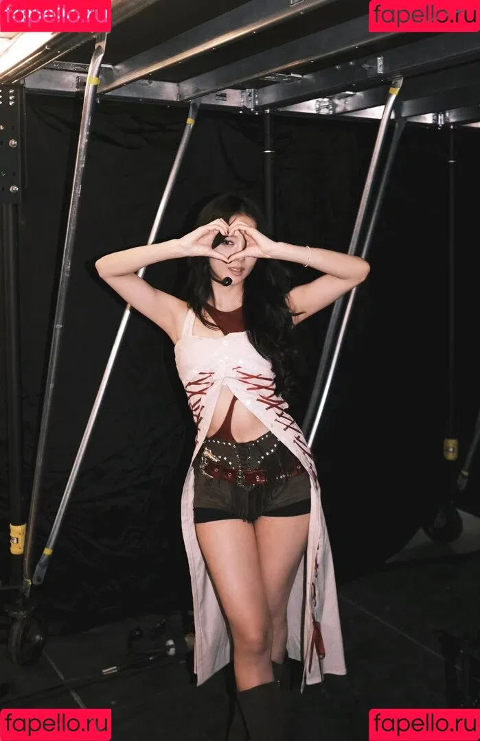 BLACKPINK / Jisoo / qenshizu / sooyaaa__ Onlyfans Photo Gallery 