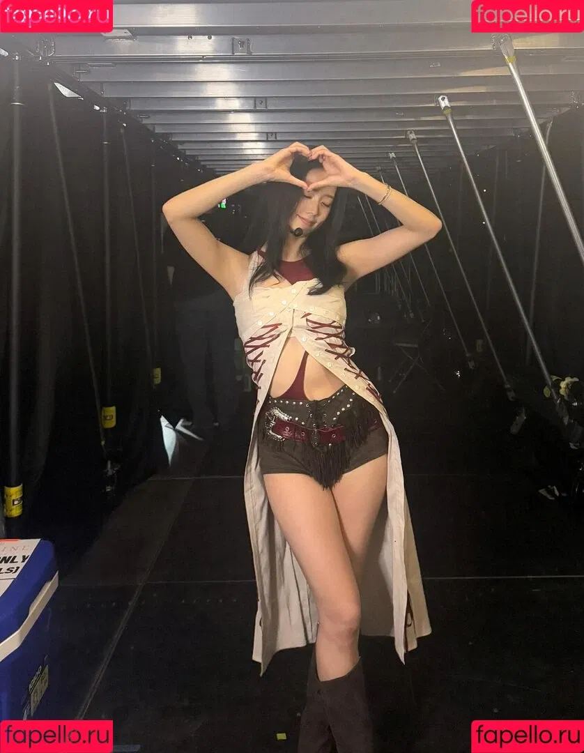 BLACKPINK / Jisoo / qenshizu / sooyaaa__ Onlyfans Photo Gallery 