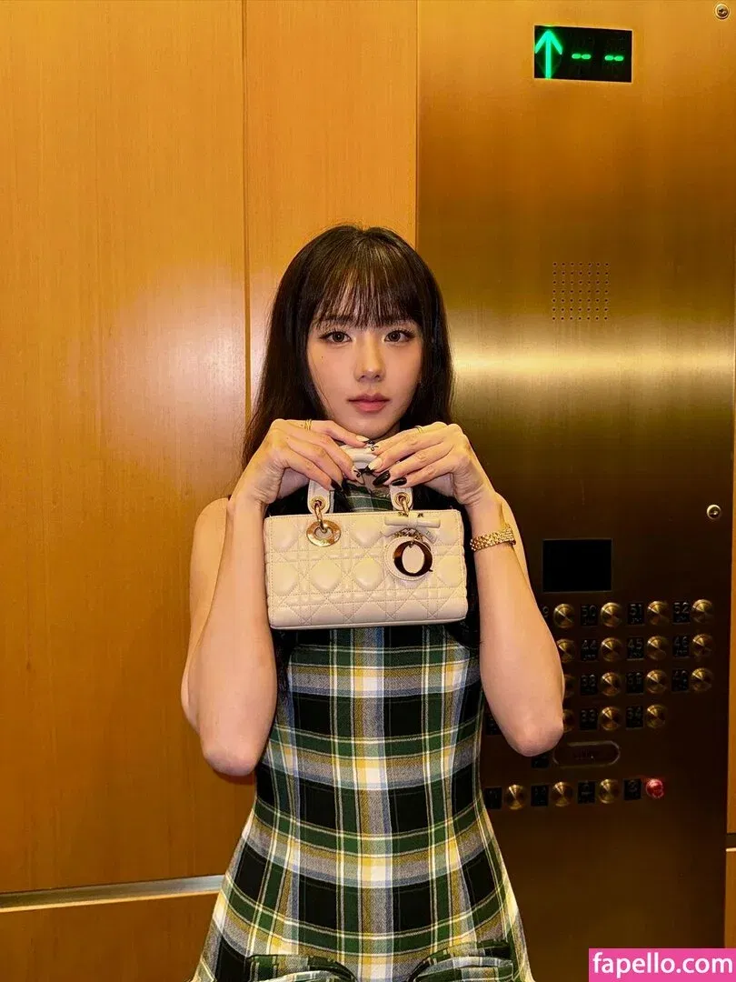 BLACKPINK / Jisoo / qenshizu / sooyaaa__ Onlyfans Photo Gallery 