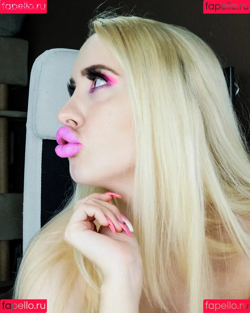 Vivian Rose / Vivian_Rose / vivianroseofficial Onlyfans Photo Gallery 