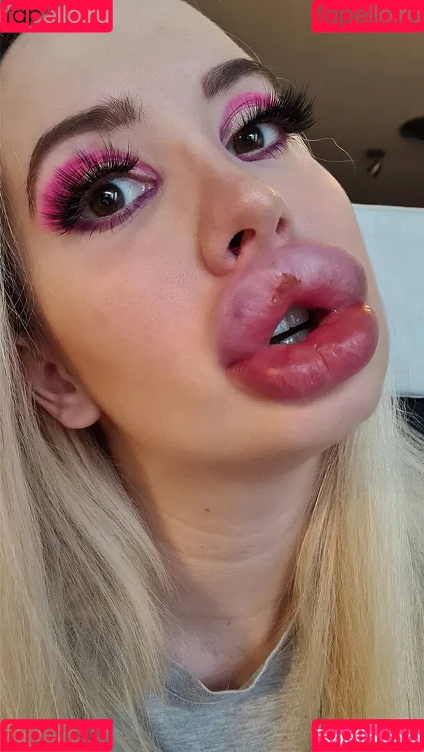 Vivian Rose / Vivian_Rose / vivianroseofficial Onlyfans Photo Gallery 