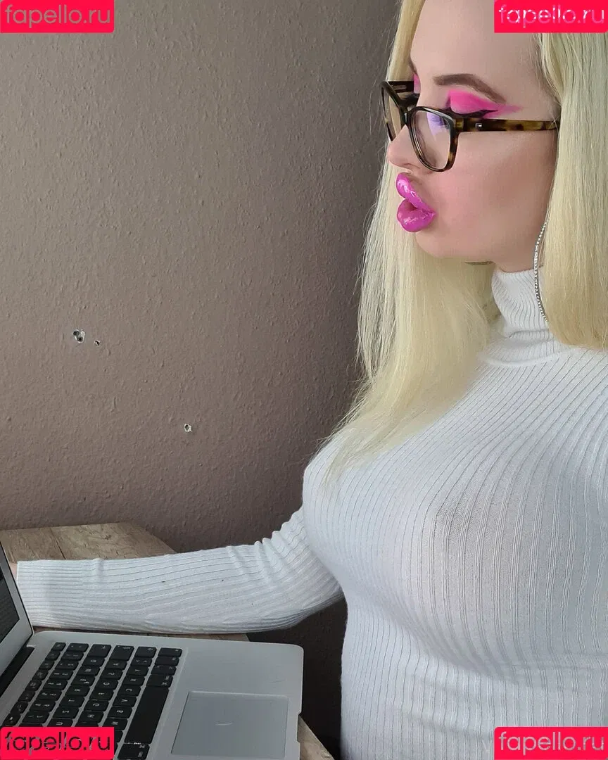 Vivian Rose / Vivian_Rose / vivianroseofficial Onlyfans Photo Gallery 
