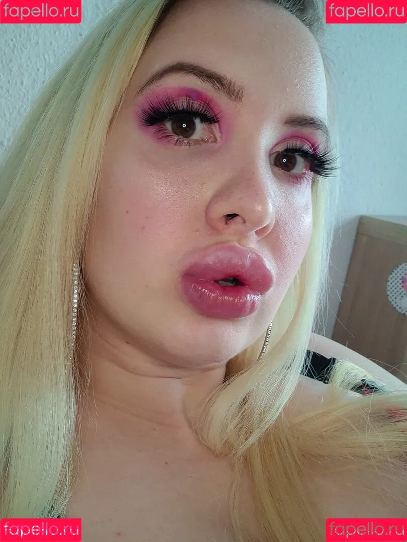 Vivian Rose / Vivian_Rose / vivianroseofficial Onlyfans Photo Gallery 