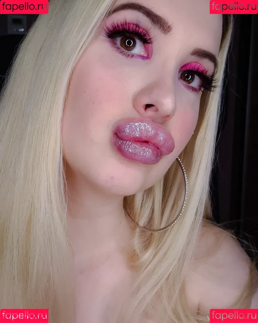 Vivian Rose / Vivian_Rose / vivianroseofficial Onlyfans Photo Gallery 