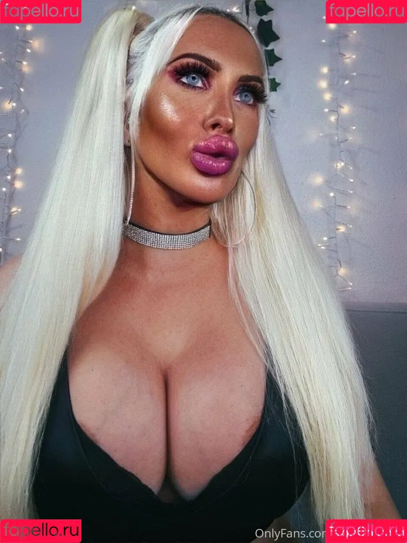 Vivian Rose / Vivian_Rose / vivianroseofficial Onlyfans Photo Gallery 