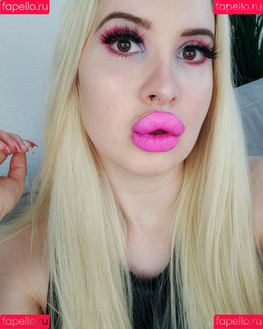 Vivian Rose / Vivian_Rose / vivianroseofficial Onlyfans Photo Gallery 