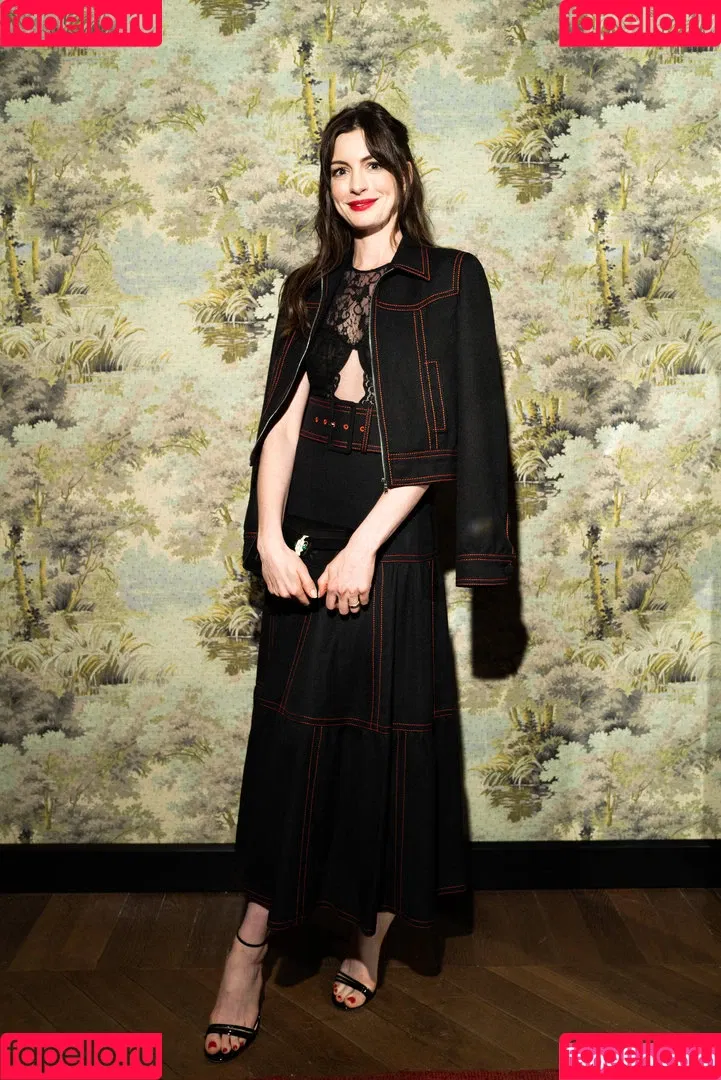 Anne Hathaway / ahathawaynews / annehathaway / heatherannie Onlyfans Photo Gallery 