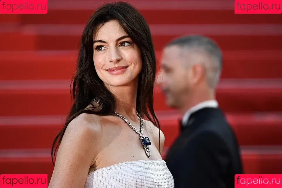 Anne Hathaway / ahathawaynews / annehathaway / heatherannie Onlyfans Photo Gallery 