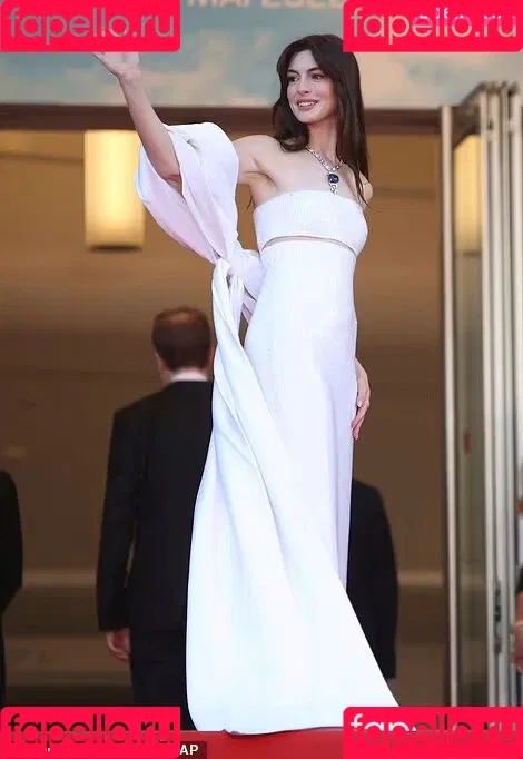 Anne Hathaway / ahathawaynews / annehathaway / heatherannie Onlyfans Photo Gallery 