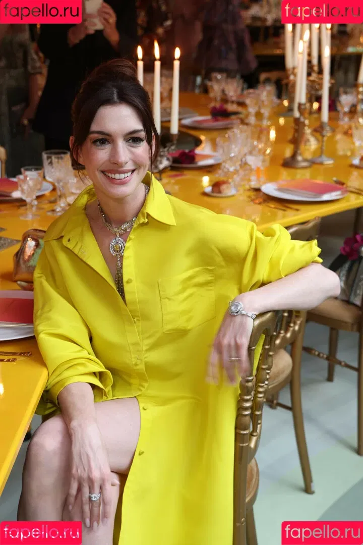 Anne Hathaway / ahathawaynews / annehathaway / heatherannie Onlyfans Photo Gallery 
