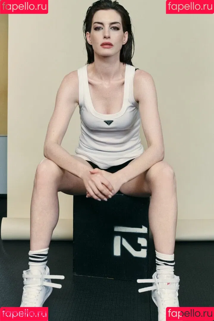 Anne Hathaway / ahathawaynews / annehathaway / heatherannie Onlyfans Photo Gallery 