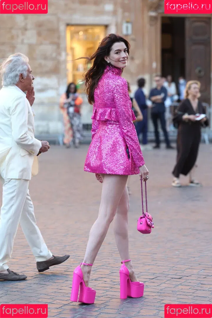 Anne Hathaway / ahathawaynews / annehathaway / heatherannie Onlyfans Photo Gallery 
